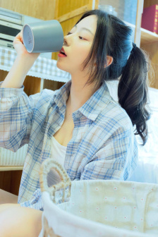 《年轻女教师4》免费观看