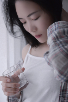 双胞胎姐妹齐上阵许多人物